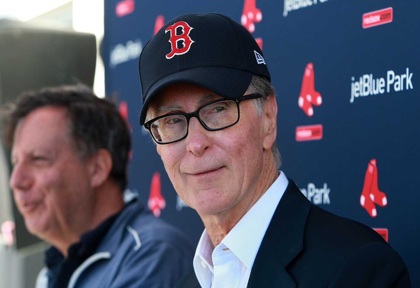 Propietario de los Red Sox llama a evitar cierre en la MLB para 2027