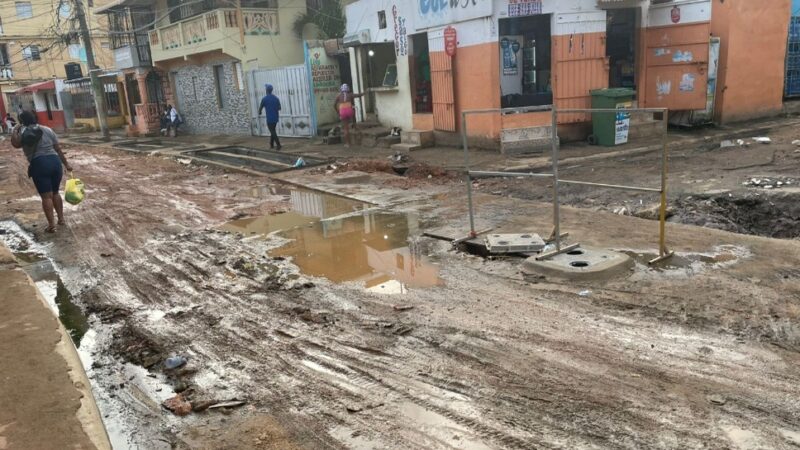 Comunidad de Maquiteria preocupada por abandono de obras en calle Primera