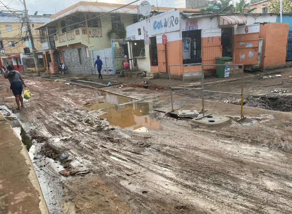 Comunidad de Maquiteria preocupada por abandono de obras en calle Primera