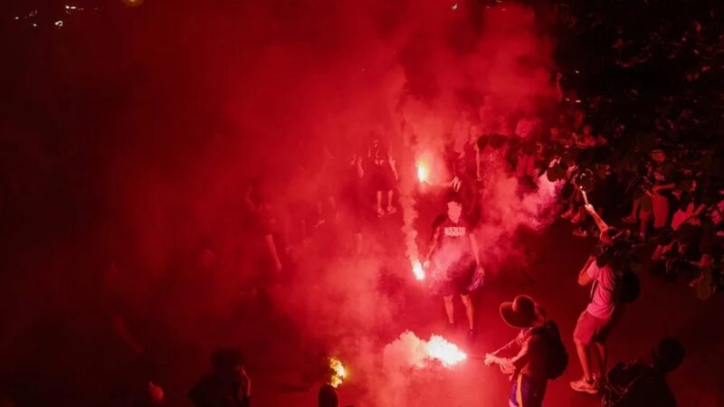 Celebraciones del PSG en París resultan en una tragedia mortal
