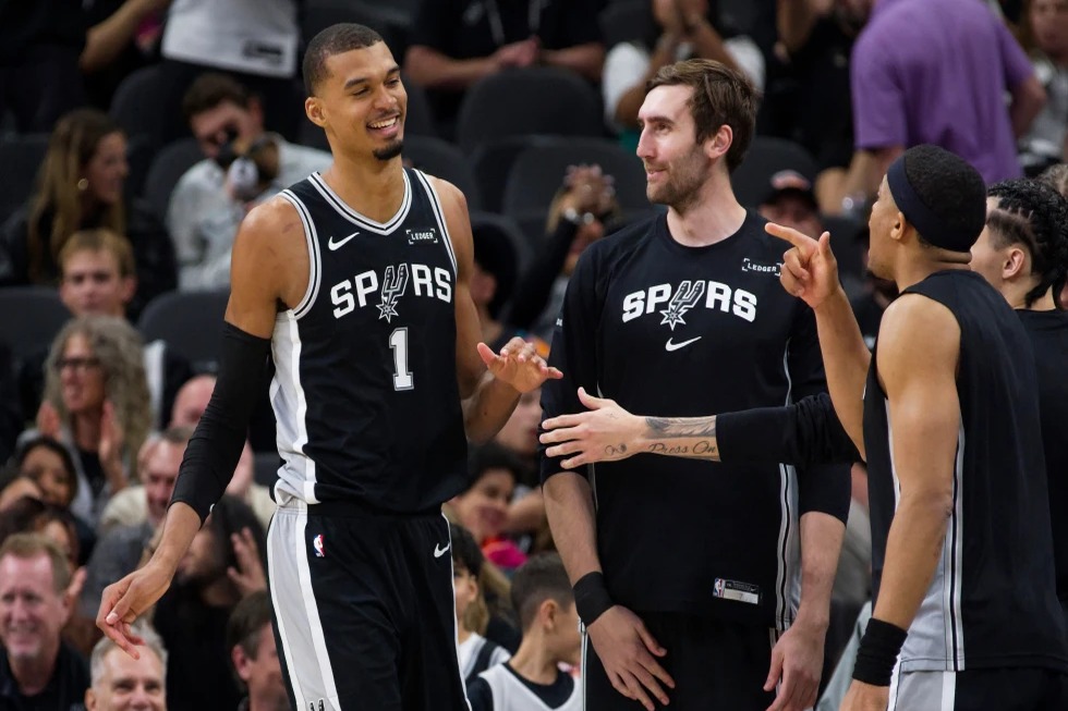 Spurs y Knicks se enfrentan nuevamente en las Finales de la NBA