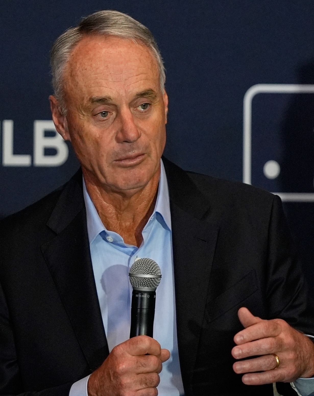 Tensiones entre jugadores y dueños de la MLB marcan el inicio de nuevas negociaciones