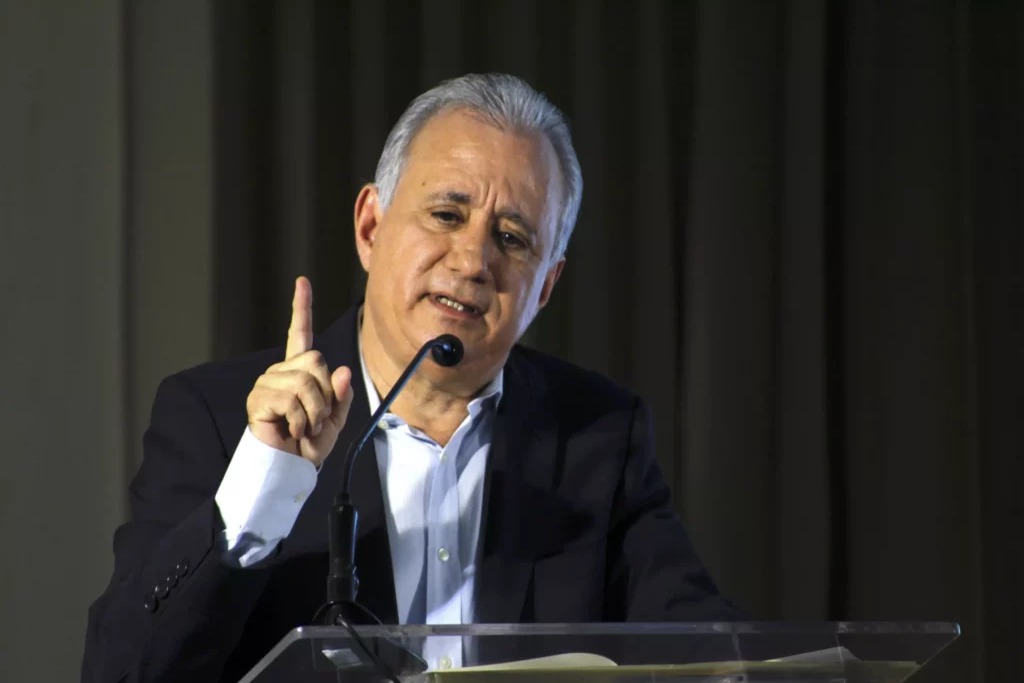 Antonio Taveras renuncia al PRM tras años de tensiones internas
