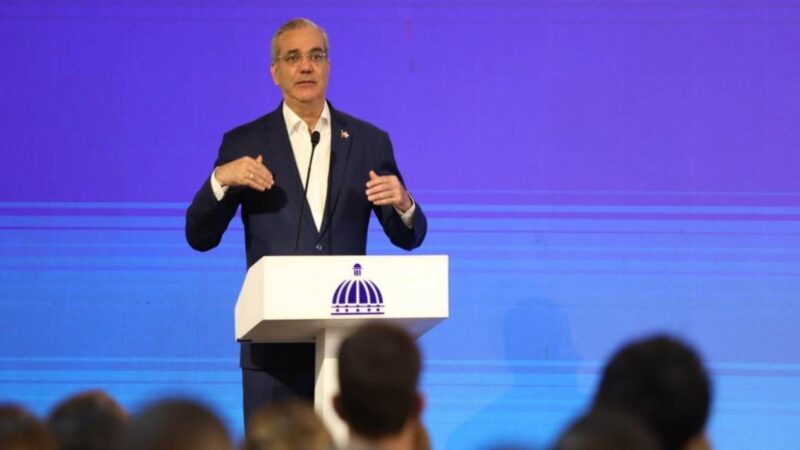 Presidente Abinader destaca el sacrificio por la democracia en el aniversario del fin de la dictadura de Trujillo