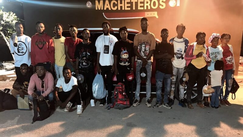 Detienen vehículo con 17 haitianos sin documentos en Santiago Rodríguez