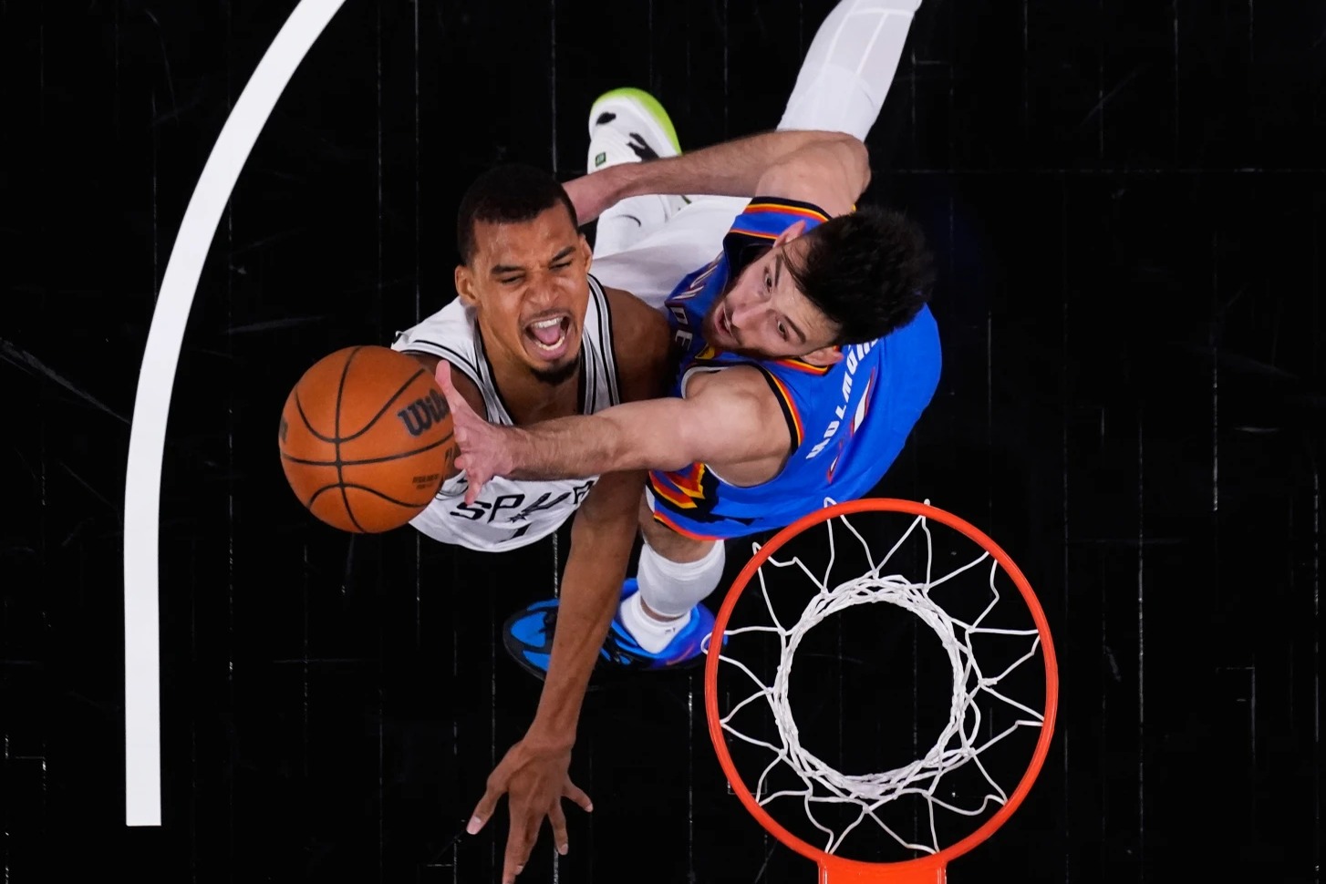 Wembanyama lidera a los Spurs para igualar la serie ante el Thunder