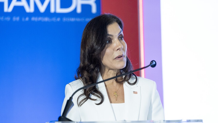 Embajadora de EE. UU. defiende independencia del sistema judicial dominicano