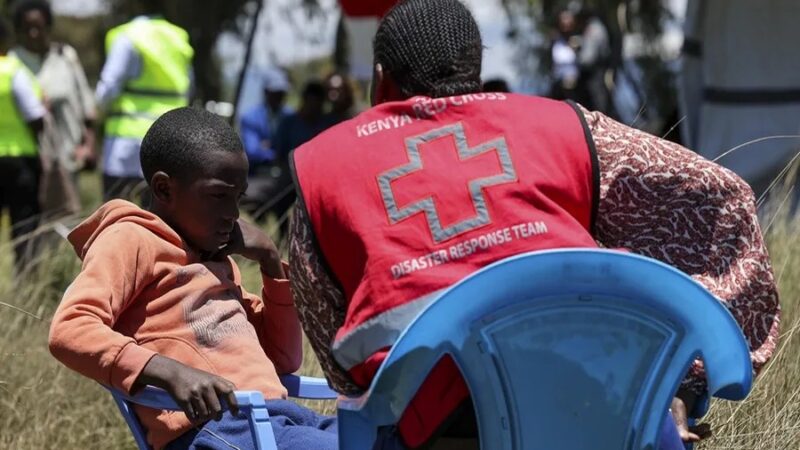 Incendio en internado de Kenia deja 16 niñas fallecidas y decenas de heridas
