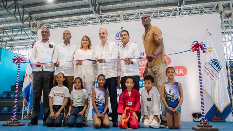 Abinader inaugura renovados pabellones deportivos en La Romana