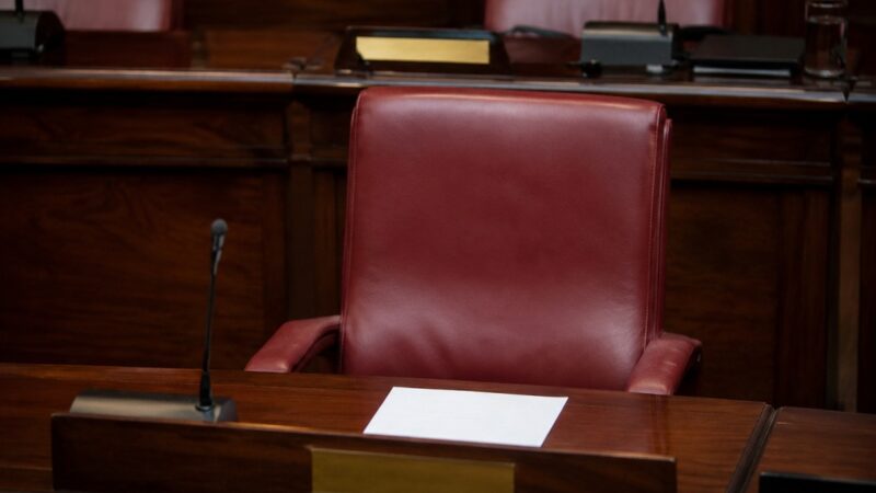 Exsenadores que abandonaron el partido oficialista no logran reelegirse