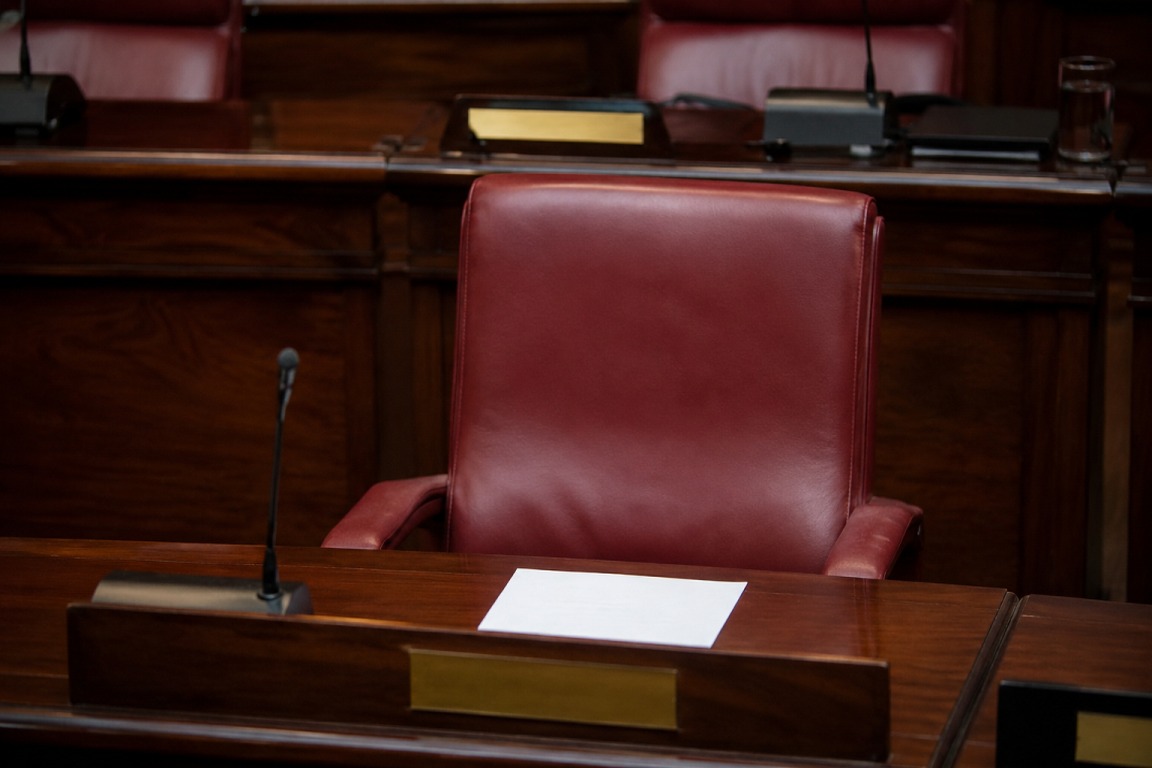 Exsenadores que abandonaron el partido oficialista no logran reelegirse