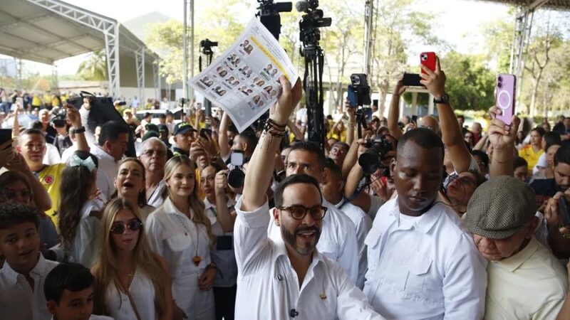 Abelardo de la Espriella emite su voto en Barranquilla entre fervor popular