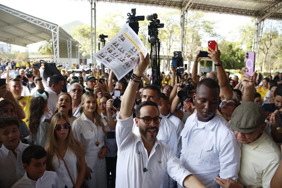 Abelardo de la Espriella emite su voto en Barranquilla entre fervor popular