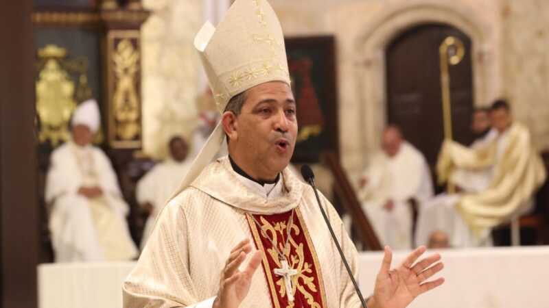 Arzobispo Morel Diplán se reúne con el Papa León XIV y lo invita a República Dominicana