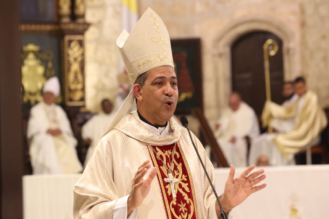 Arzobispo Morel Diplán se reúne con el Papa León XIV y lo invita a República Dominicana