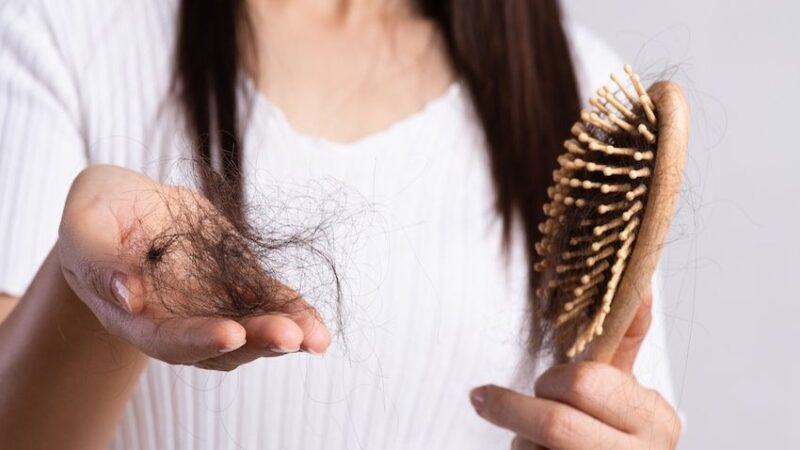 La caída del cabello podría indicar una enfermedad de transmisión sexual