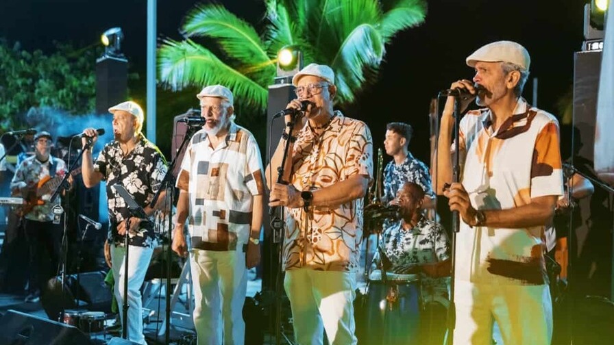 Celebración del Día de las Madres con el Grupo Bonyé en el Malecón Deportivo