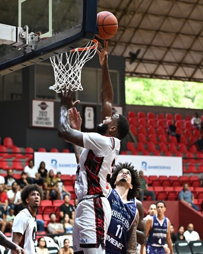 Gigantes aseguran victoria ante Marineros en cierre ajustado