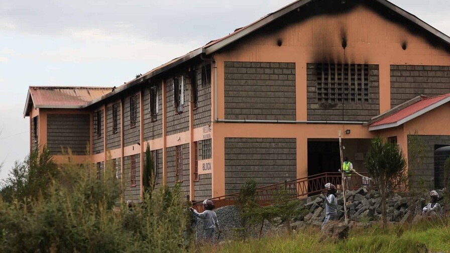 Detenidas ocho estudiantes tras mortal incendio en internado de Kenia