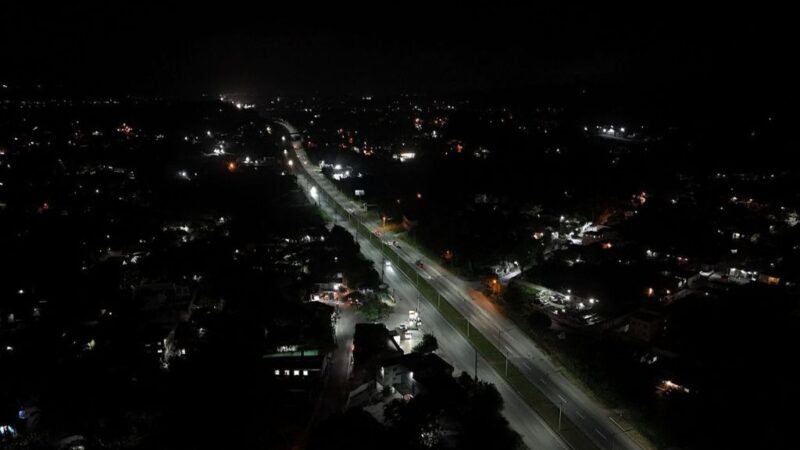 Avance en la iluminación del corredor sur: Instalan 1,084 luminarias LED solares