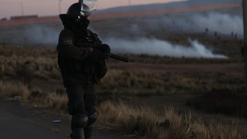 Jornada de tensión en Bolivia deja 47 arrestos y 5 heridos durante desbloqueo de vías