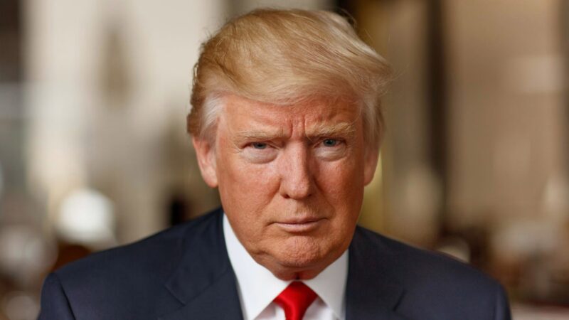 Trump evalúa bloquear procesos migratorios en aeropuertos clave de EE.UU.