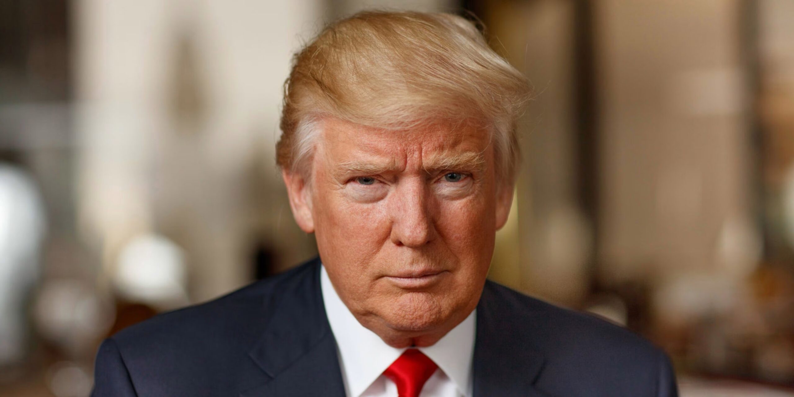 Trump evalúa bloquear procesos migratorios en aeropuertos clave de EE.UU.