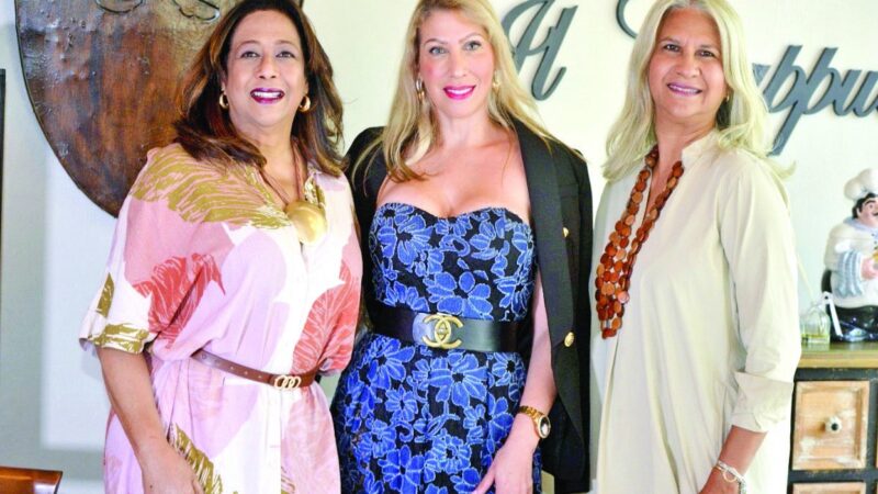 Analda Reed presenta primera edición de Luxe Varié en encuentro con periodistas