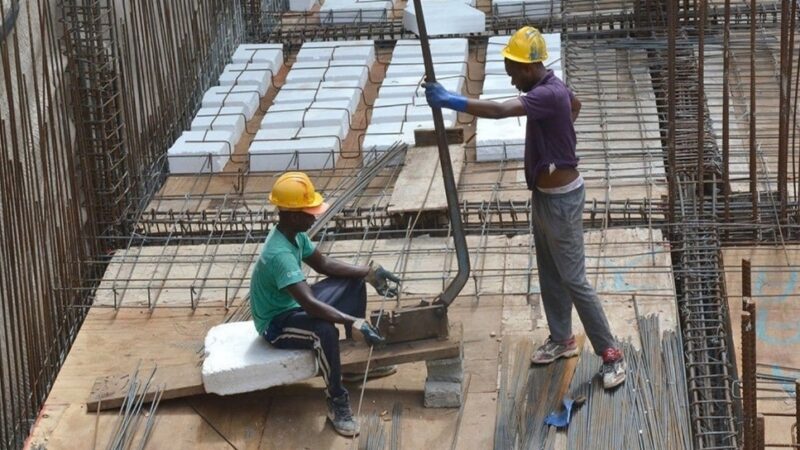 Constructores Dominicanos Ajustan Estrategias ante la Inflación en Viviendas