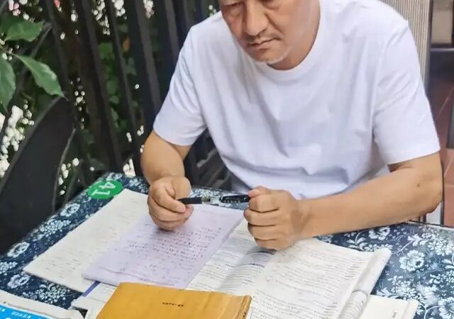 Empresario Chino Persiste en su Sueño Universitario tras 30 Intentos