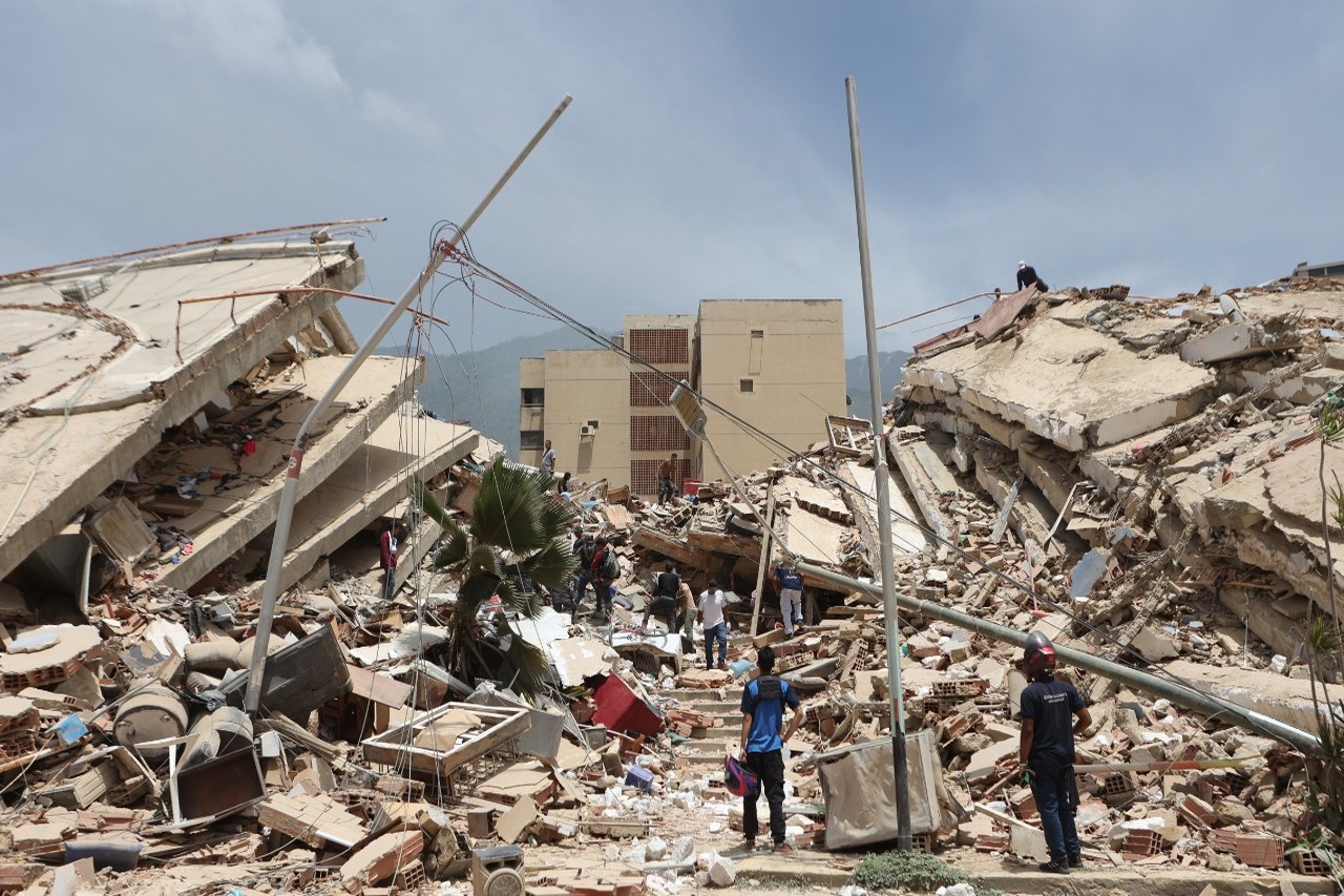 Venezuela en Alerta: Rescate Contrarreloj tras Devastadores Terremotos