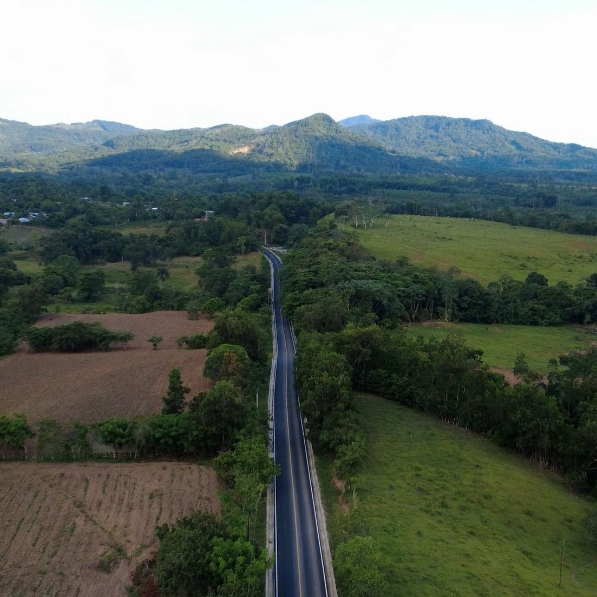 Gobierno Impulsa Desarrollo con Nuevas Carreteras en Monte Plata