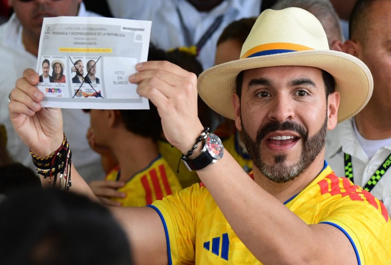 Abelardo de la Espriella se Alza con la Presidencia de Colombia en Reñida Contienda