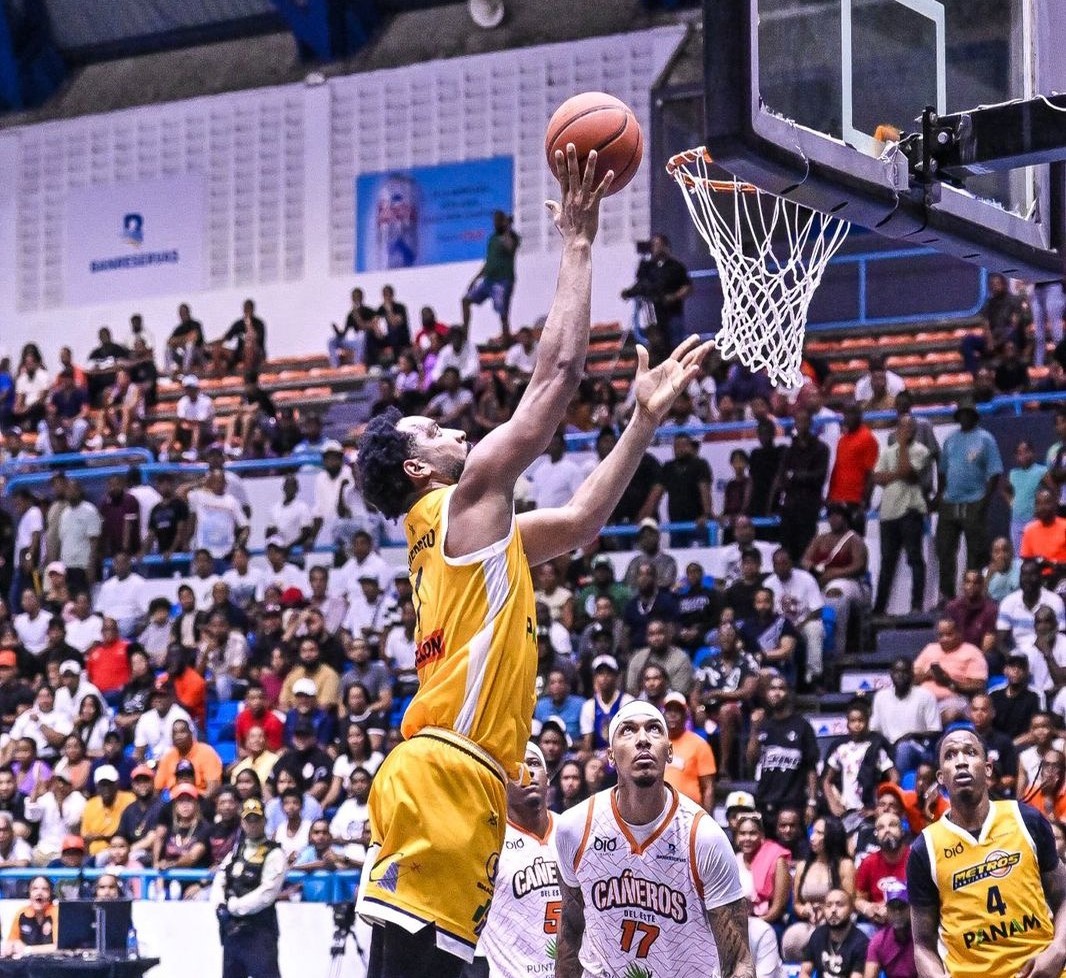 Metros de Santiago Fuerzan un Quinto Juego Decisivo ante Cañeros del Este