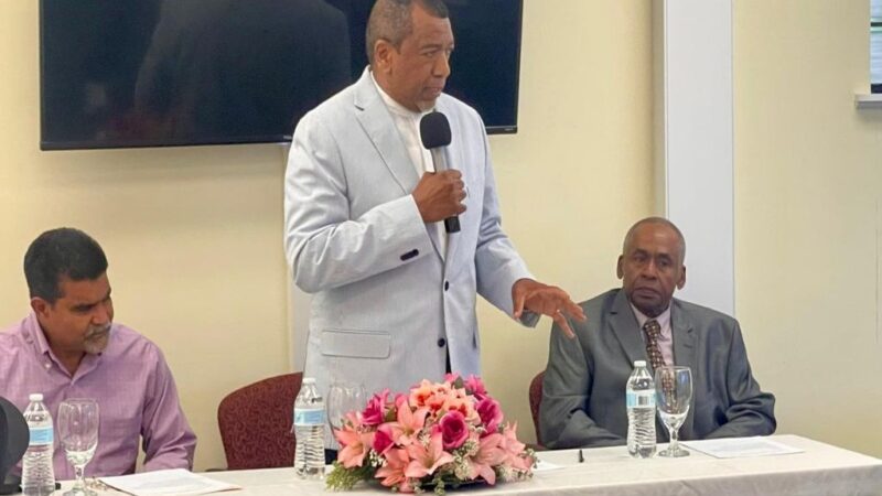 Julio Disla Lanza su Nuevo Libro en Connecticut con Gran Aplauso de la Comunidad Dominicana
