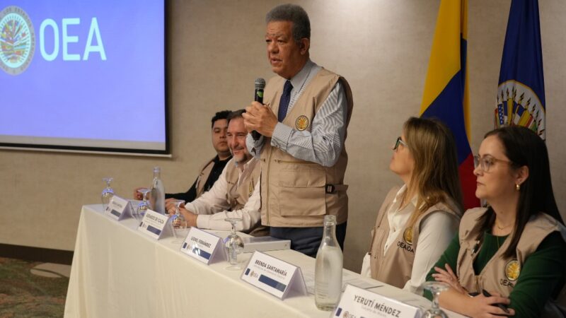 Leonel Fernández Dialoga con Estudiantes Dominicanos en Madrid