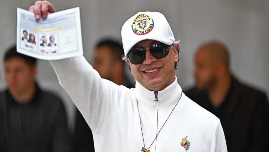 Petro Vota por Última Vez como Presidente y Asegura Transición de Poder
