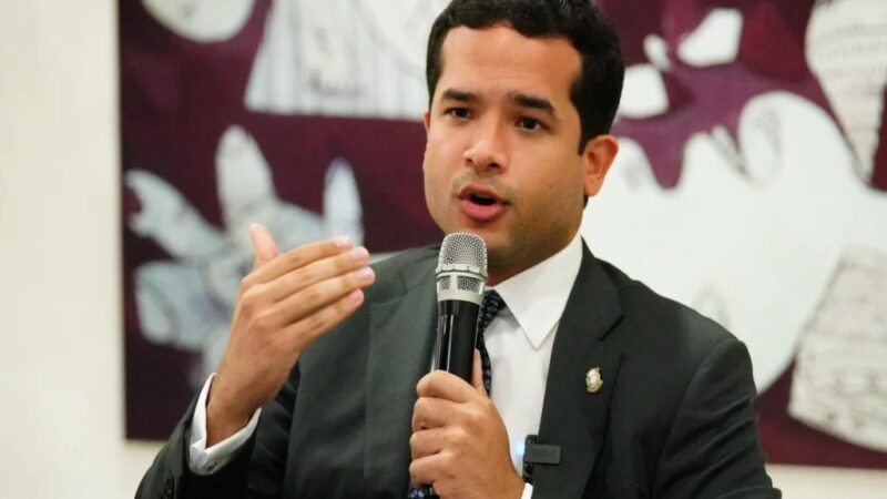 Omar Fernández Exige Cumplimiento de Indexación Salarial a RD$52,000