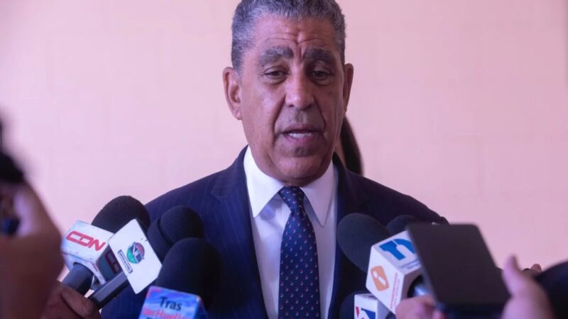 Adriano Espaillat Anuncia su Retiro de la Política tras Derrota Electoral