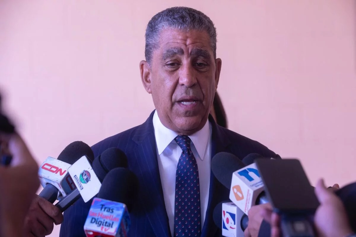 Adriano Espaillat Anuncia su Retiro de la Política tras Derrota Electoral