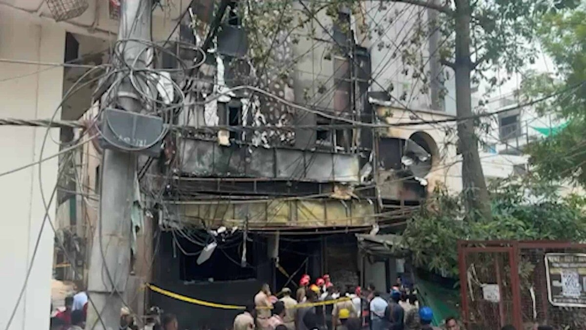 Fatal incendio en hotel de Nueva Delhi deja al menos 20 muertos