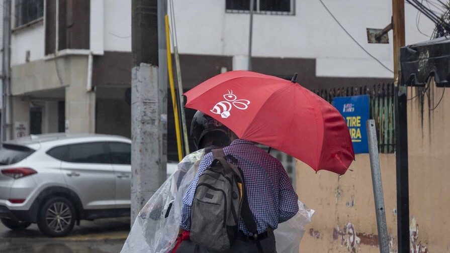Onda Tropical y Calor Intenso Marcan el Clima en República Dominicana