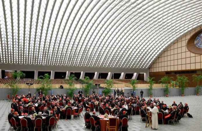Cardenales Debaten Individualismo y Rechazan la ‘Guerra Justa’ en el Vaticano