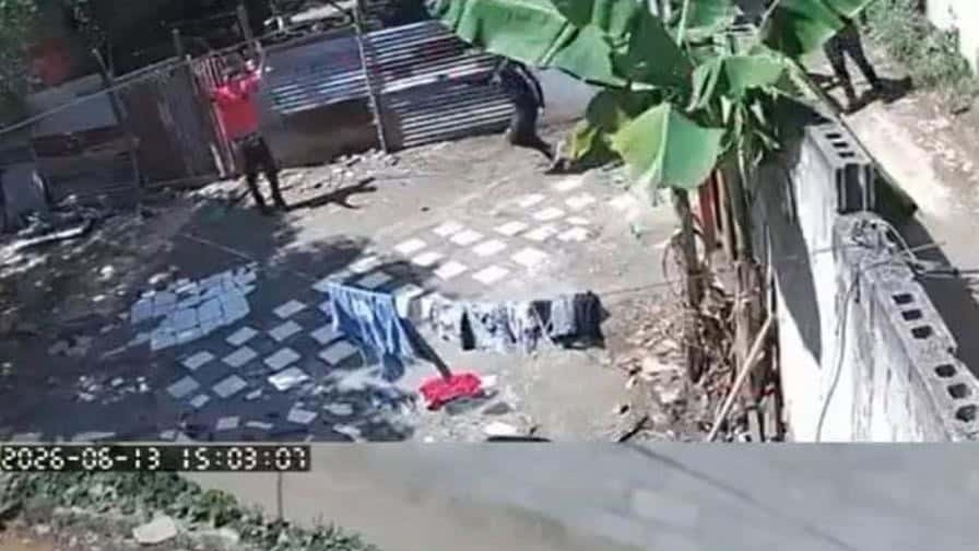 Controversia en La Vega: Policía Abate a Hombre con Manos en Alto