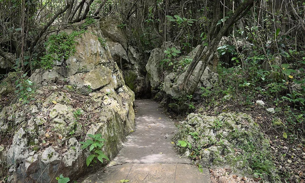 San Cristóbal se alza en defensa de las Cuevas del Pomier
