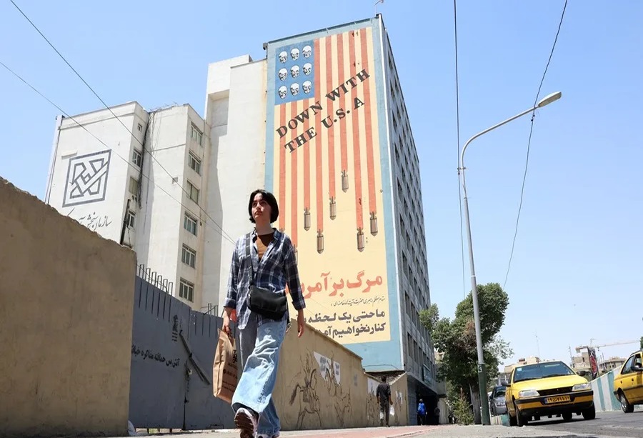 EE.UU. e Irán Detienen Ataques y Se Reúnen en Catar para Negociaciones