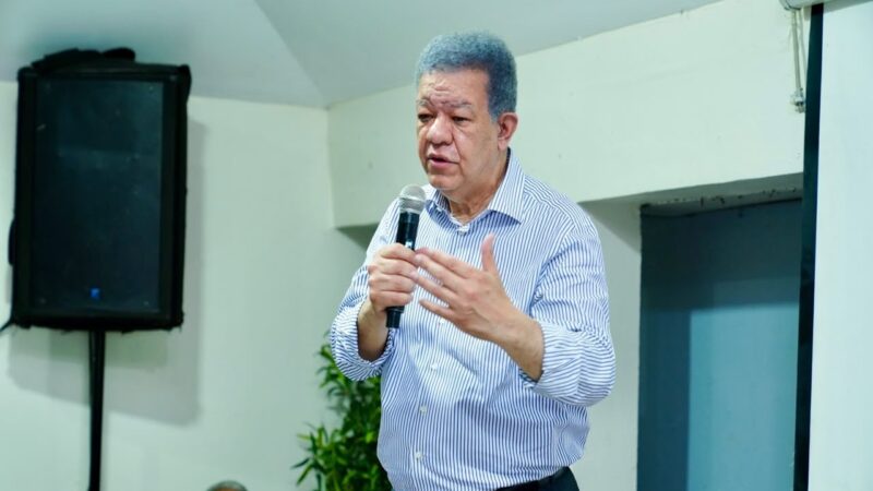 Leonel Fernández Critica la Actuación Policial en Muerte de Joven Dominicano