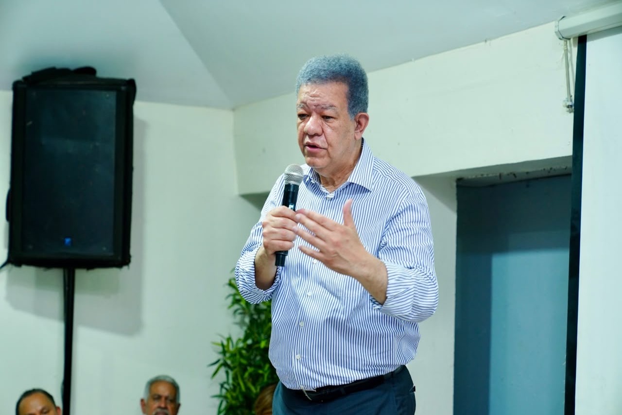 Leonel Fernández Critica la Actuación Policial en Muerte de Joven Dominicano