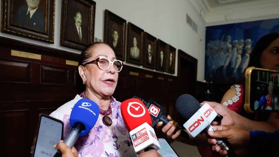 Gobernadora de Santiago alerta sobre venta irregular de viviendas estatales
