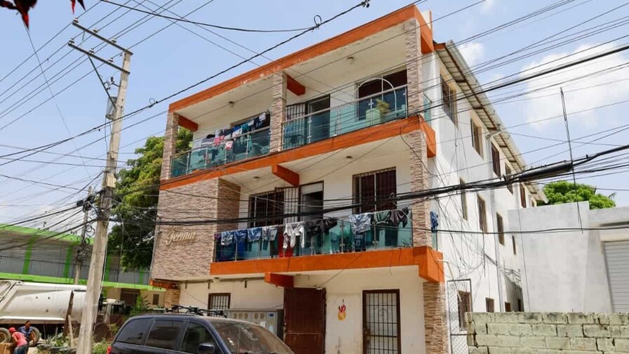 Niña de seis años se recupera tras caer desde un tercer piso en Santiago